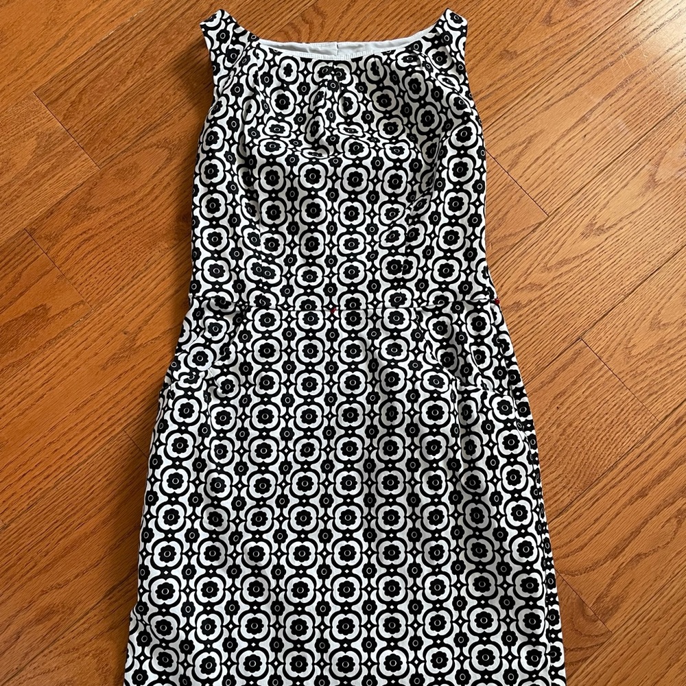 Nine West Sleeveless fitted black & white sheath dress